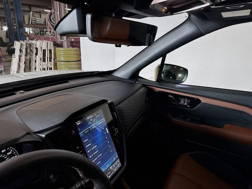 Crystal White Pearl 2025 Subaru Forester Touring