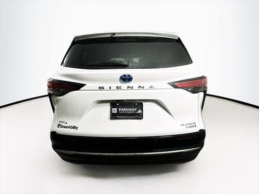 2024 Toyota Sienna Platinum 7 Passenger