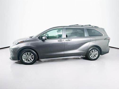 2024 Toyota Sienna LE