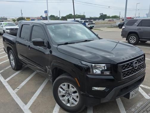 Black 2024 Nissan Frontier SV