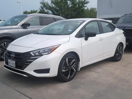Aspen White 2025 Nissan Versa 1.6 SR