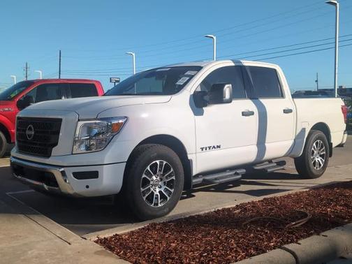 Glacier White 2024 Nissan Titan SV