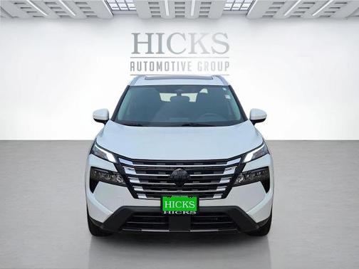 Everest White P 2025 Nissan Rogue SV