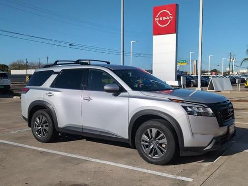 2022 Nissan Pathfinder SV