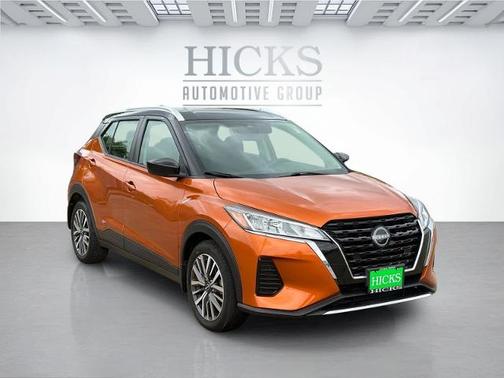 Monarch Orange / Super Black 2024 Nissan Kicks SV