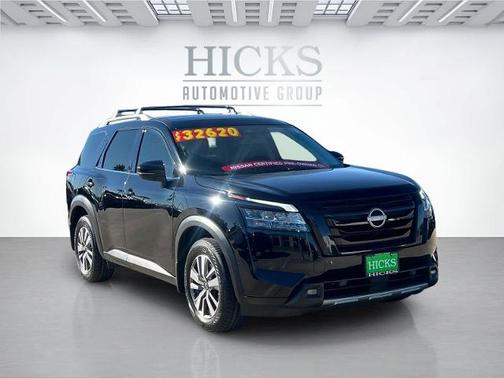 2023 Nissan Pathfinder SL