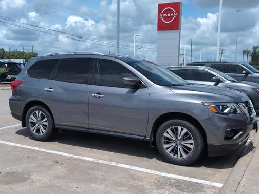 2020 Nissan Pathfinder SV