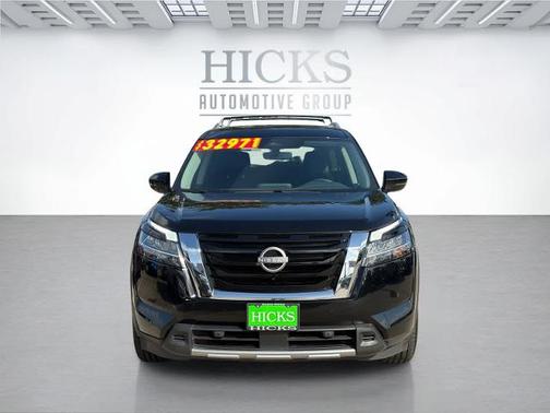 Black 2024 Nissan Pathfinder SL