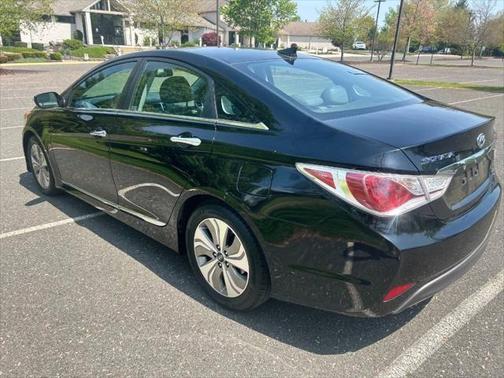 2015 Hyundai SONATA Hybrid Limited