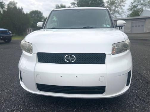 Super White 2010 Scion xB Release Series 7.0