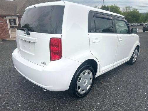 Super White 2010 Scion xB Release Series 7.0