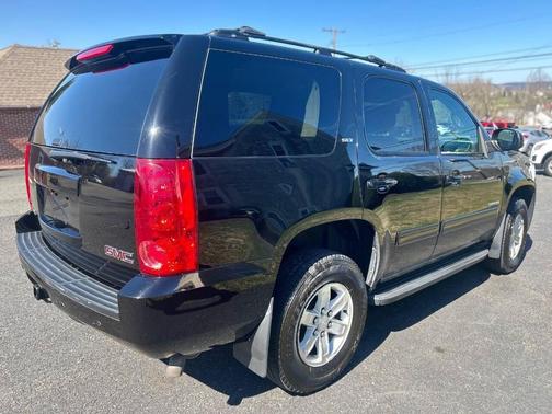 Carbon Black Metallic 2011 GMC Yukon SLT