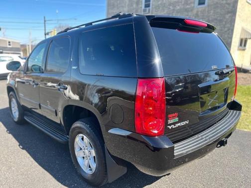 Carbon Black Metallic 2011 GMC Yukon SLT