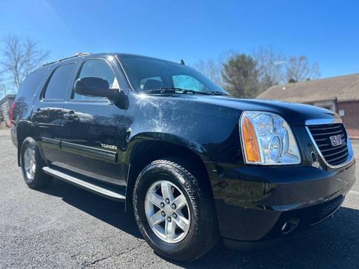 Carbon Black Metallic 2011 GMC Yukon SLT