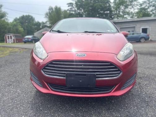 Ruby Red Metallic Tinted Clearcoat 2016 Ford Fiesta SE