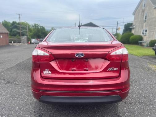 Ruby Red Metallic Tinted Clearcoat 2016 Ford Fiesta SE