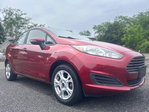 Ruby Red Metallic Tinted Clearcoat 2016 Ford Fiesta SE