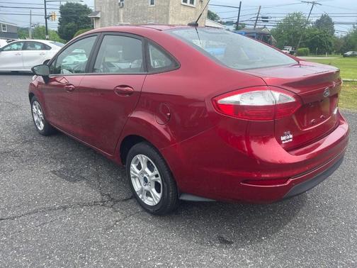 Ruby Red Metallic Tinted Clearcoat 2016 Ford Fiesta SE
