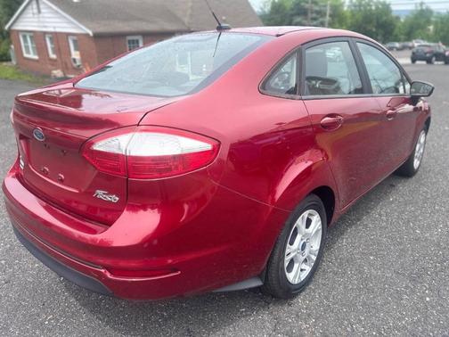 Ruby Red Metallic Tinted Clearcoat 2016 Ford Fiesta SE