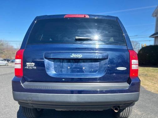 True Blue Pearlcoat 2016 Jeep Patriot Latitude