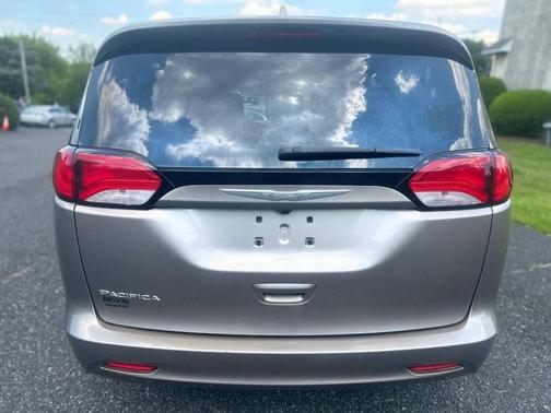 Molten Silver 2017 Chrysler Pacifica LX