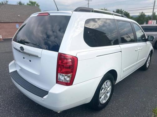 White 2012 Kia Sedona LX