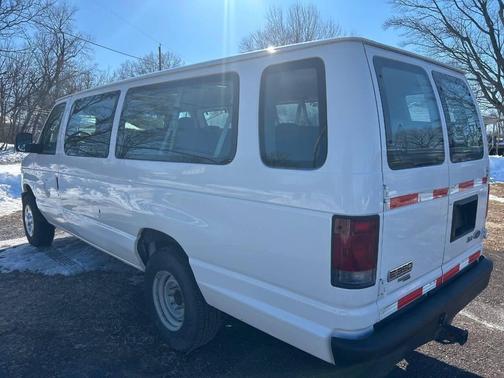 2009 Ford E350 Super Duty XL Wagon