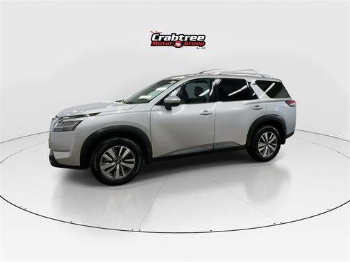 2022 Nissan Pathfinder SL