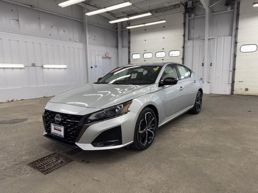 Brilliant Silver Metallic 2023 Nissan Altima 2.5 SR