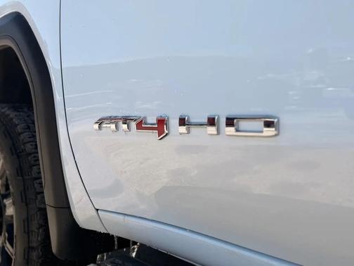 2025 GMC Sierra 2500 AT4