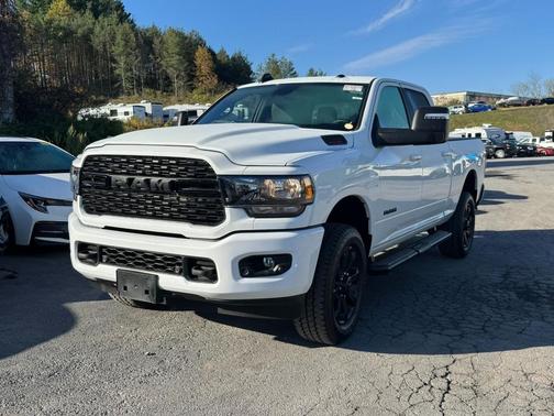 2024 RAM 2500 Big Horn Crew Cab 4WD