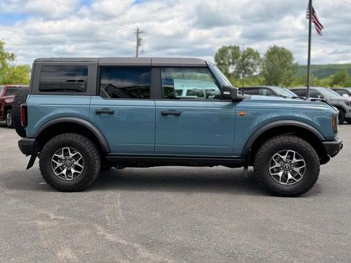 Blue 2023 Ford Bronco Badlands 4-Door w/Advanced