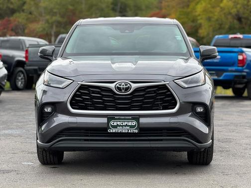 2022 Toyota Highlander LE