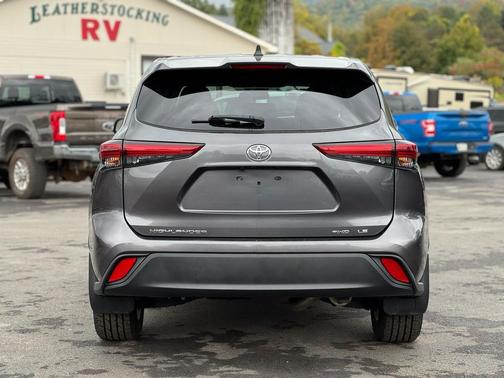 2022 Toyota Highlander LE