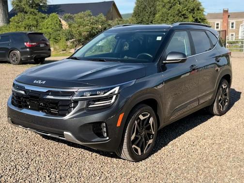 Gray 2024 Kia Seltos SX