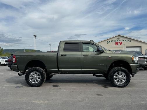 2022 RAM 3500 Big Horn Crew Cab 4WD SRW