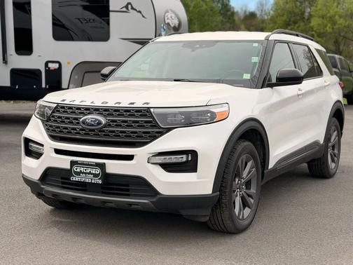 White 2023 Ford Explorer XLT AWD