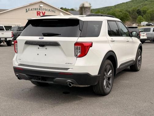 White 2023 Ford Explorer XLT AWD