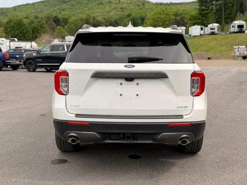 White 2023 Ford Explorer XLT AWD