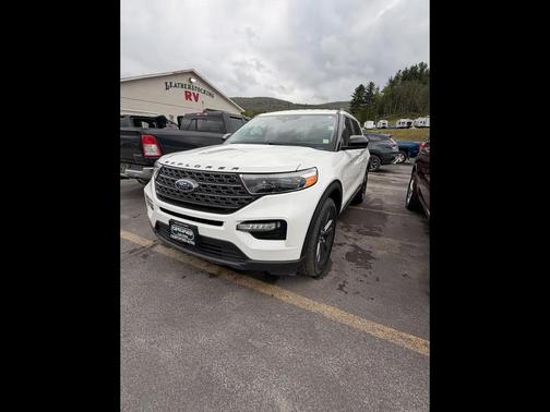 White 2023 Ford Explorer XLT AWD