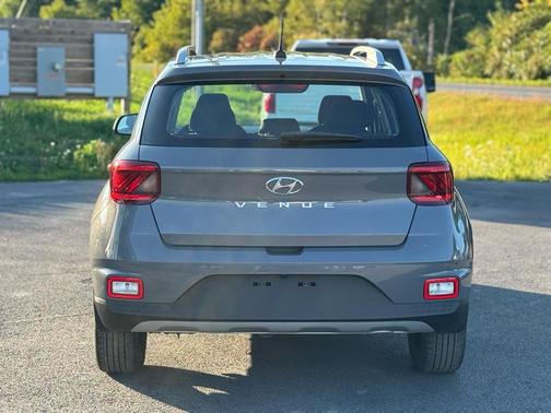 2023 Hyundai VENUE SEL FWD