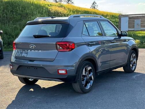 2023 Hyundai VENUE SEL FWD