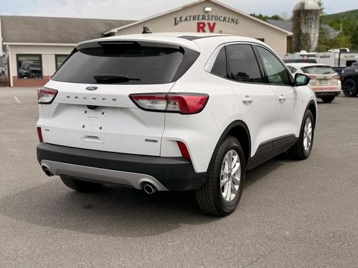 White 2022 Ford Escape SEL
