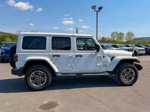 White 2022 Jeep Wrangler Unlimited Sahara