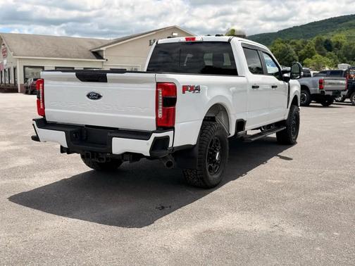 White 2024 Ford F-250 XL