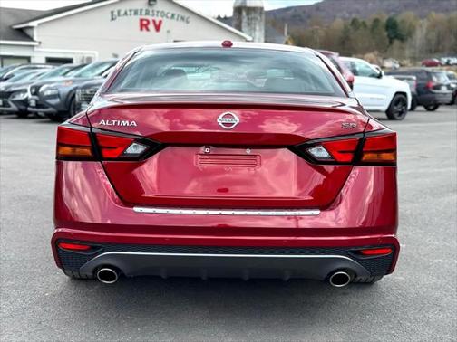 2021 Nissan Altima SR FWD