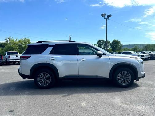 2025 Nissan Pathfinder SV 4WD
