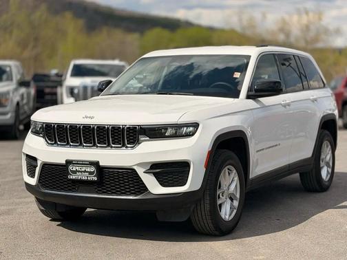 White 2023 Jeep Grand Cherokee Laredo