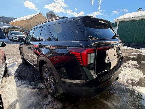 2025 Ford Explorer Active AWD