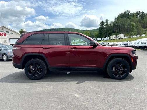 2022 Jeep Grand Cherokee Altitude